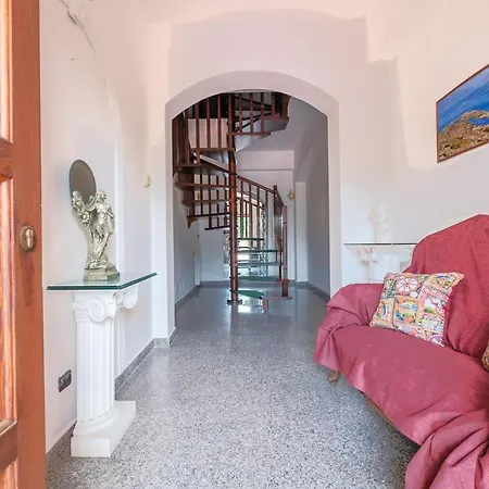 Emy Villa