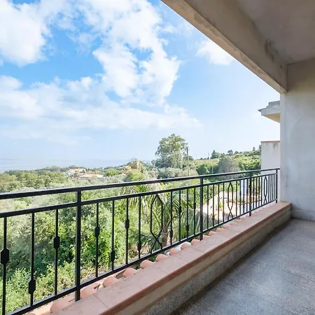 Emy Villa